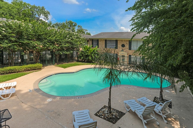 Hillside Chateau Apartments