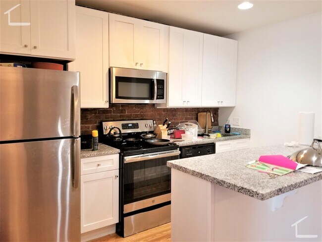 486 Massachusetts Ave, Unit 2 in Boston, MA - Foto de edificio - Building Photo