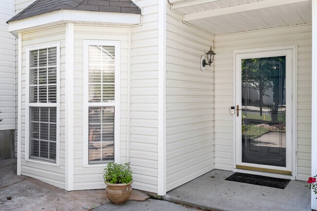 1 Edgebrook Cir in Durham, NC - Building Photo - Building Photo