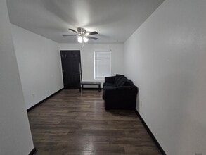 947 Grebe St, Unit 4 in Baton Rouge, LA - Foto de edificio - Building Photo