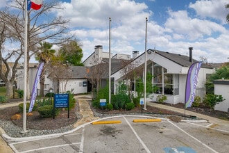 Palatia Apartment Homes in San Antonio, TX - Foto de edificio - Building Photo