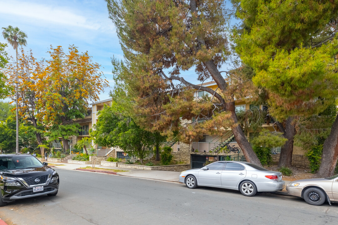 121 Sinclair Ave in Glendale, CA - Foto de edificio