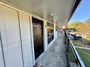 2201 N Grand Blvd in Pearland, TX - Building Photo - Building Photo