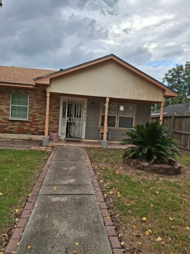7525 Edna St