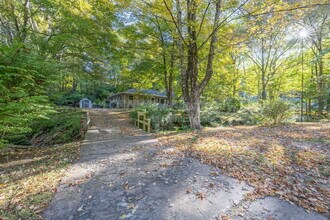 451 Birch Mountain Rd in Manchester, CT - Foto de edificio - Building Photo