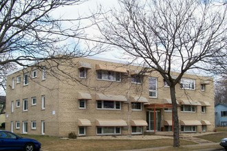 Town Manor Apartments in Minneapolis, MN - Building Photo - Building Photo