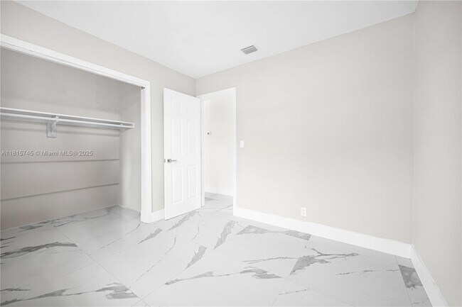 100 SW 7th St in Hallandale Beach, FL - Building Photo - Building Photo