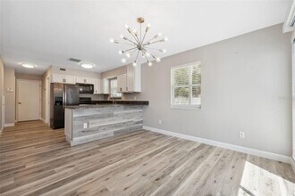 428 W Klosterman Rd in Palm Harbor, FL - Building Photo - Building Photo