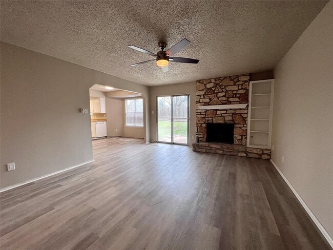 6101 Woodhue Dr in Austin, TX - Building Photo - Building Photo