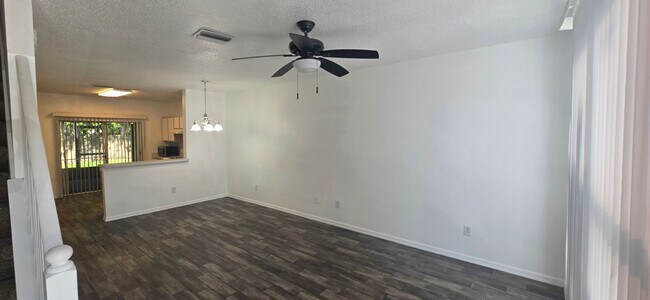 6559 Osprey Lake Cir in Riverview, FL - Building Photo - Building Photo