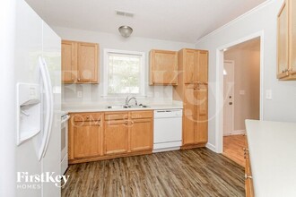 1800 Holly Crescent Ln in Winston-Salem, NC - Building Photo - Building Photo