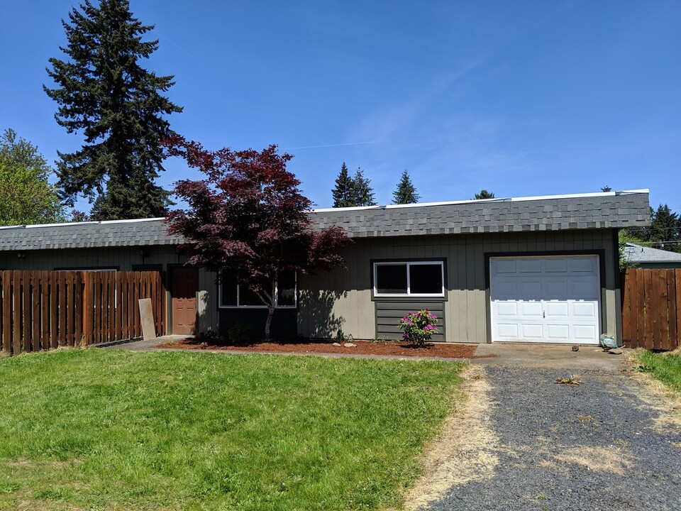 33689 SE Santosh St in Scappoose, OR - Building Photo