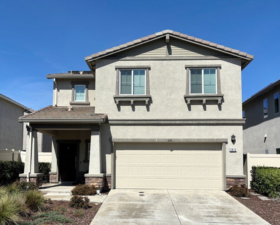 3815 Roseparke Way in Sacramento, CA - Building Photo