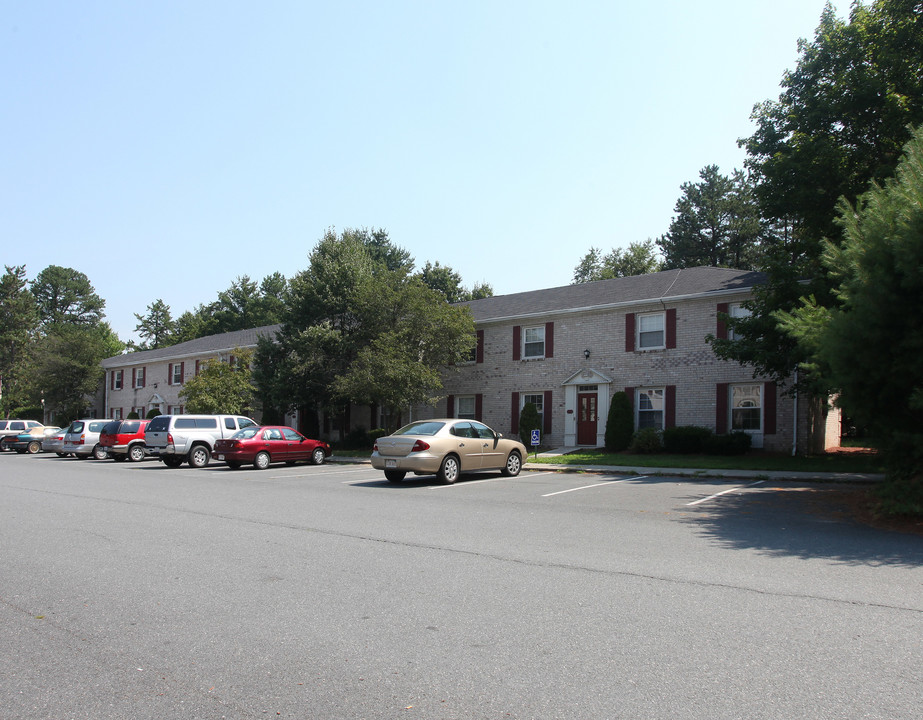 Pine Ridge Estates in Greenfield, MA - Foto de edificio