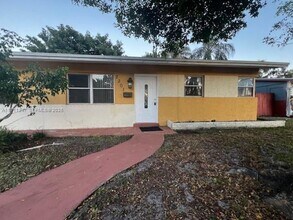 2201 N 56th Terrace in Hollywood, FL - Building Photo - Building Photo