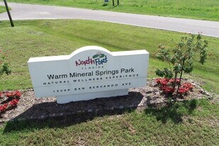 438 Granada Blvd in North Port, FL - Building Photo