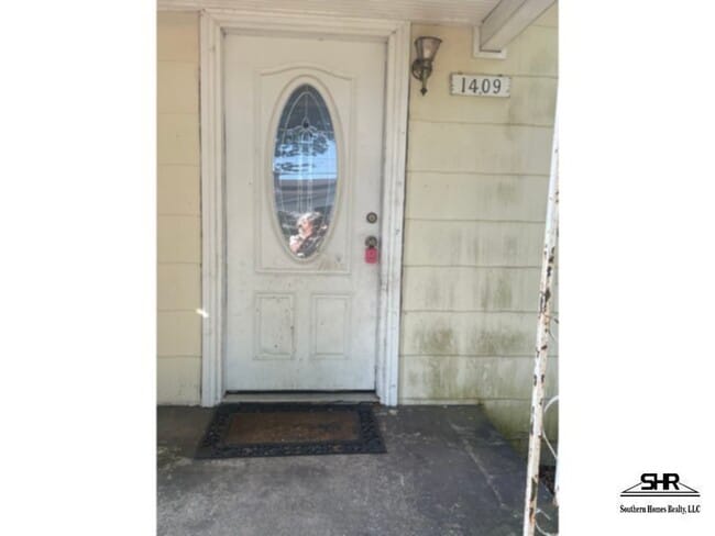 property at 1409 Poppy Ave