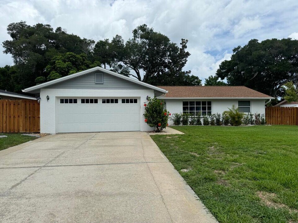 93 Alanwood Dr in Ormond Beach, FL - Building Photo