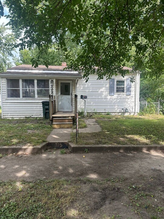 1226 Lincoln St in Waterloo, IA - Building Photo