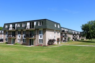 Bruce Manor in Owen Sound, ON - Building Photo