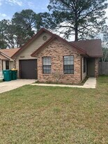 1825 Hunters Path in Fort Walton Beach, FL - Building Photo