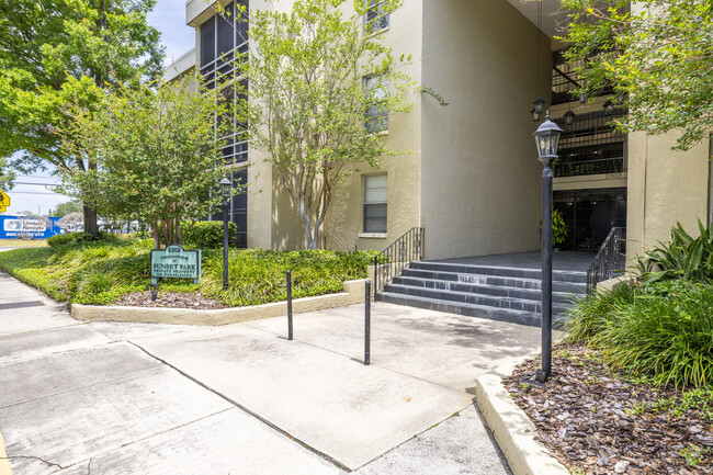 Condominiums of Sunset Park in Tampa, FL - Building Photo - Building Photo