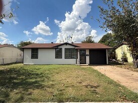 1026 Pangburn St in Grand Prairie, TX - Building Photo