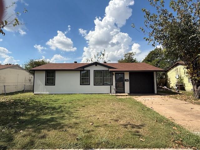 1026 Pangburn St in Grand Prairie, TX - Foto de edificio