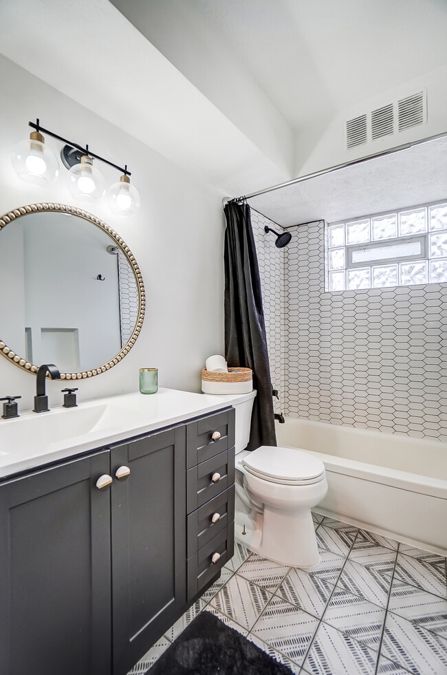 property at 1617 Pelham Pl
