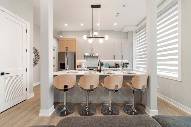 801 S Western Ave in Chicago, IL - Building Photo - Building Photo