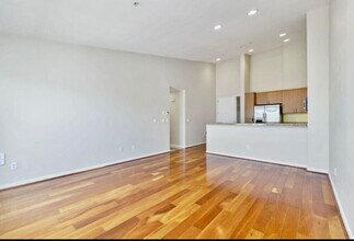 3090 Glascock St, Unit 204 in Oakland, CA - Building Photo - Building Photo