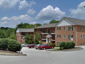 Ridgewood Apartments in West Chester, PA - Foto de edificio - Building Photo