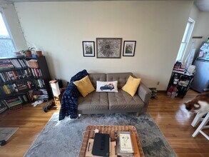 235 Holland St, Unit 3B in Somerville, MA - Building Photo - Building Photo