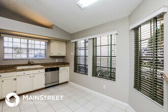 111 Newport Square in Sanford, FL - Foto de edificio - Building Photo