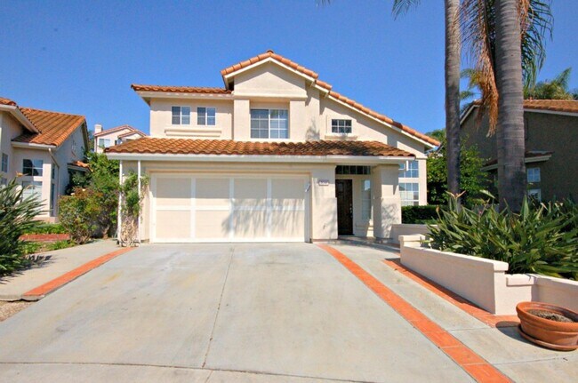 7016 Via Cabana in Carlsbad, CA - Foto de edificio - Building Photo