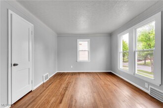 15605 Benhoff Dr in Maple Heights, OH - Building Photo - Building Photo