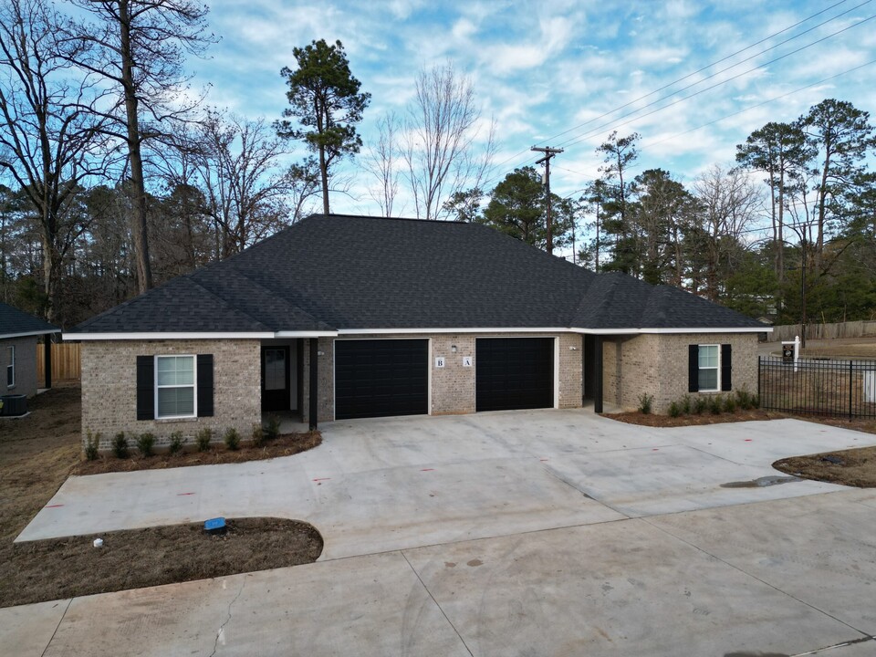 Creekside in Pineville, LA - Building Photo