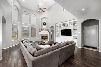 10822 Cornwall Ln in Missouri City, TX - Foto de edificio - Building Photo