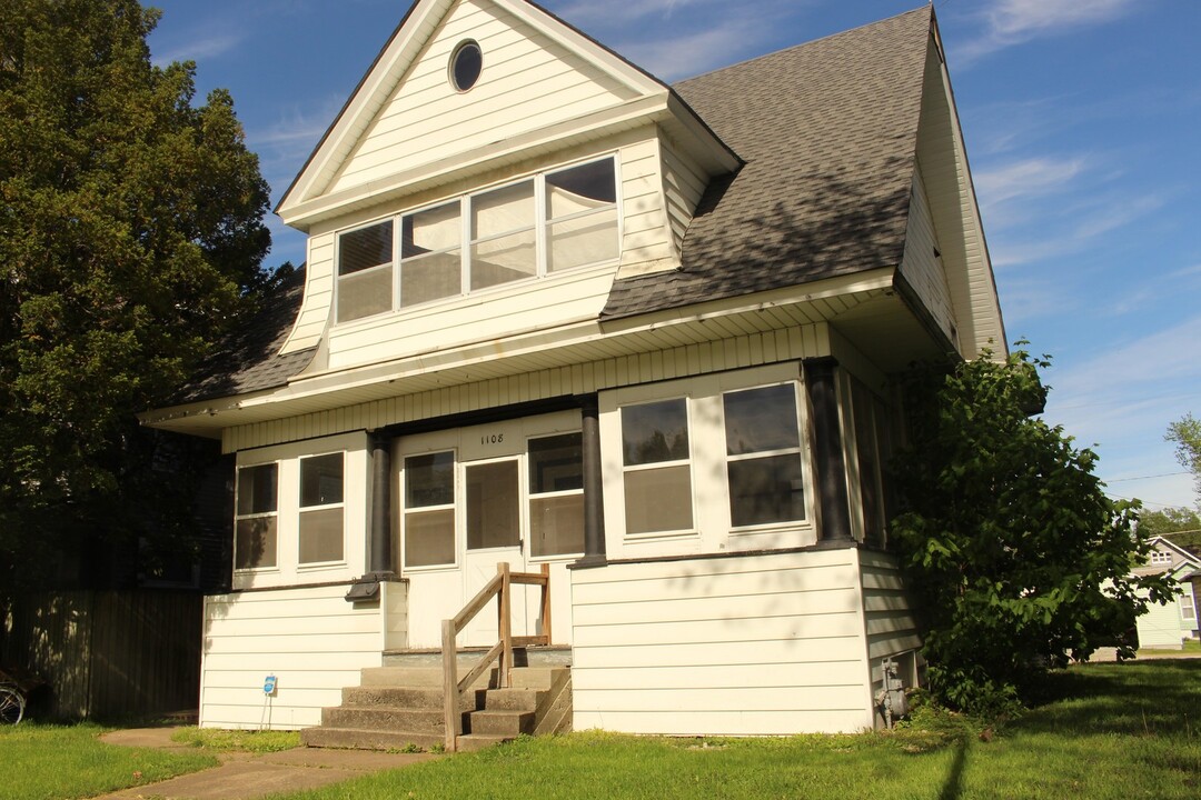 1108 Main St in Cedar Falls, IA - Building Photo