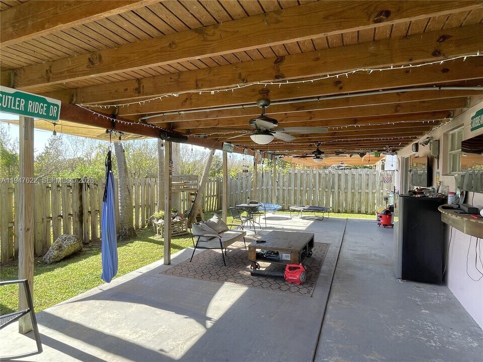 9810 SW 222nd Terrace in Cutler Bay, FL - Building Photo
