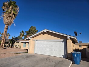 3824 Florrie Ave in Las Vegas, NV - Foto de edificio - Building Photo