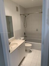 6761 NW 182nd St, Unit 104 in Hialeah, FL - Building Photo - Building Photo
