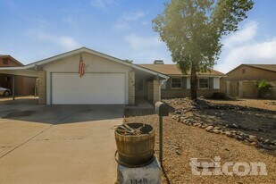 1349 W Morrow Dr in Phoenix, AZ - Building Photo