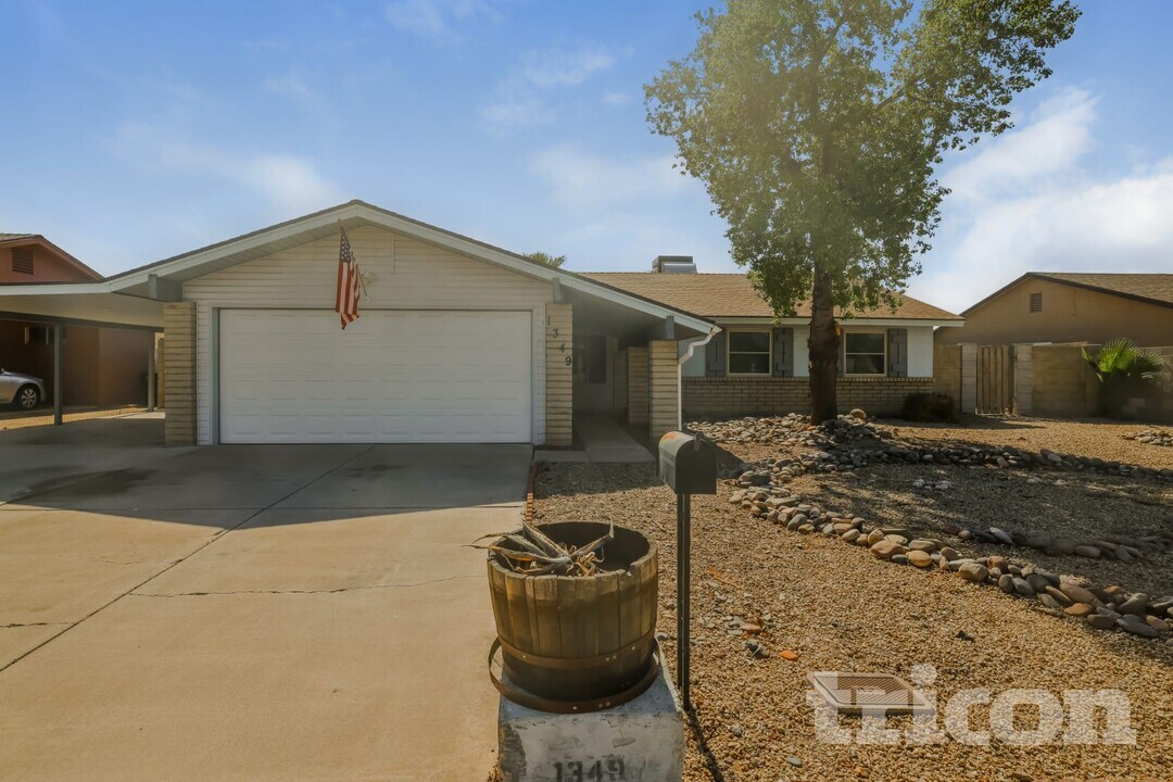 1349 W Morrow Dr in Phoenix, AZ - Building Photo