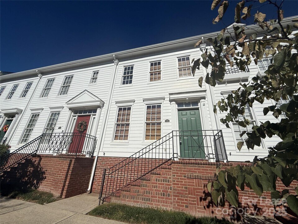 12327 Carrigan Ct in Huntersville, NC - Building Photo