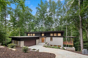 162 Sequoyah Hills Dr in Fletcher, NC - Building Photo