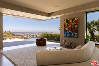 1616 Blue Jay Way in Los Angeles, CA - Building Photo - Building Photo