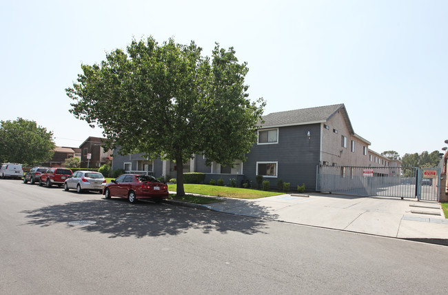 Maui Apartments in Sun Valley, CA - Building Photo - Building Photo