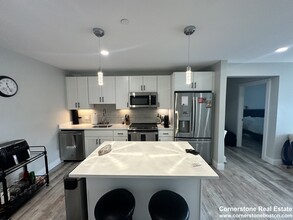 210 Old Colony Ave, Unit 3 in Boston, MA - Building Photo - Building Photo