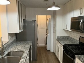 10003 Vanderbilt Cir in Rockville, MD - Building Photo - Building Photo